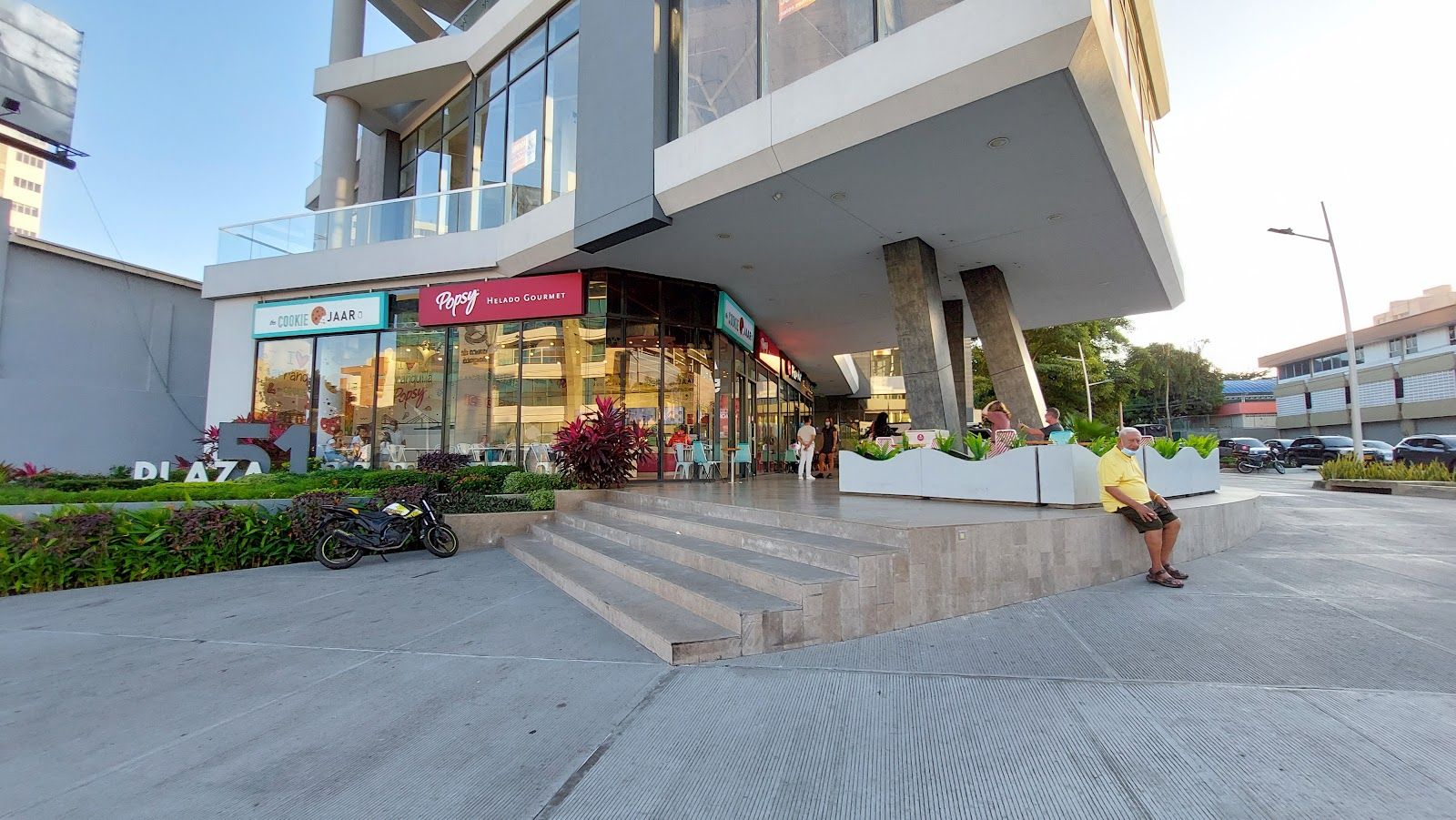 Centro Comercial Plaza 51