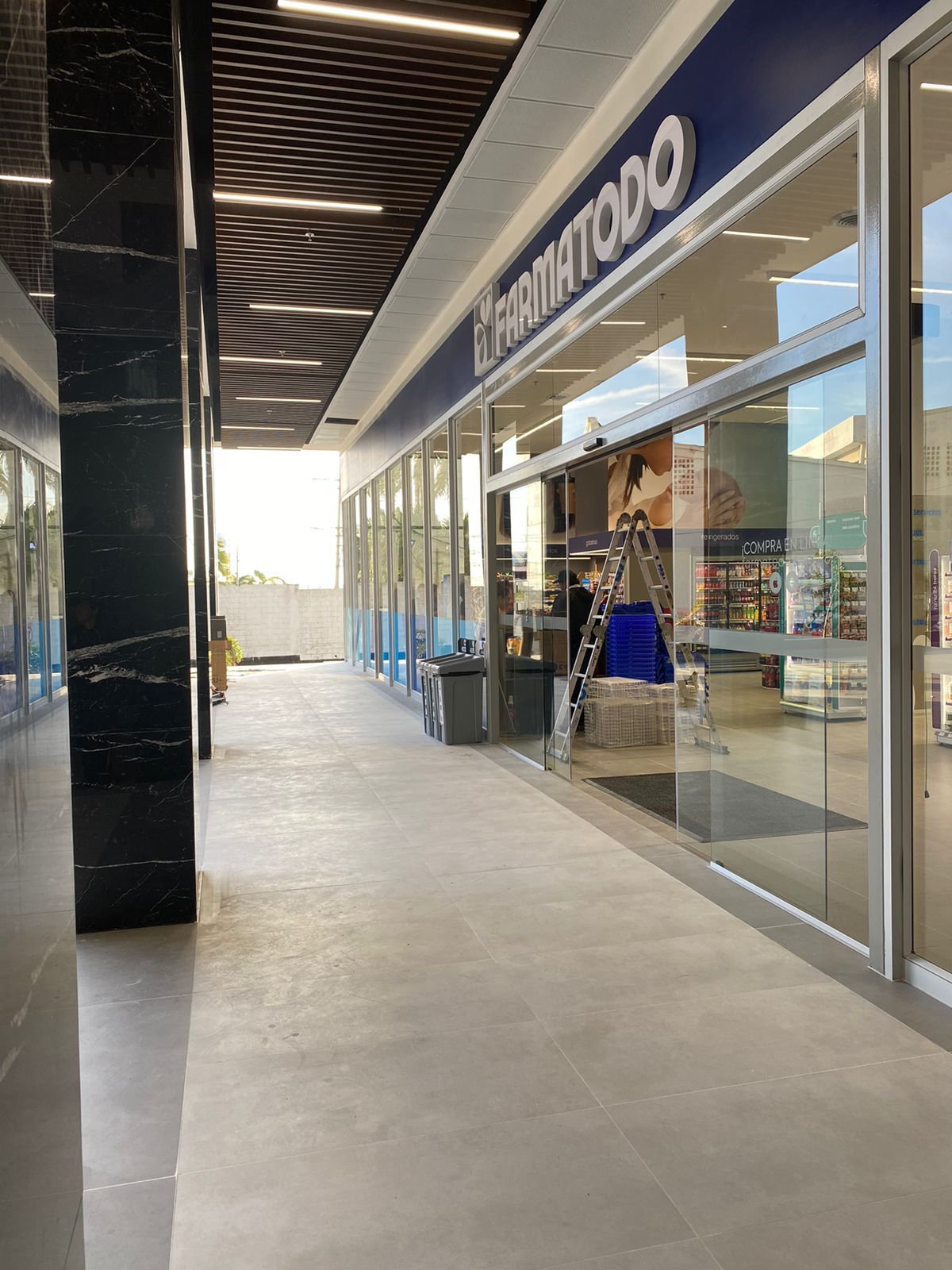 Centro empresarial y Comercial Miramar Plaza