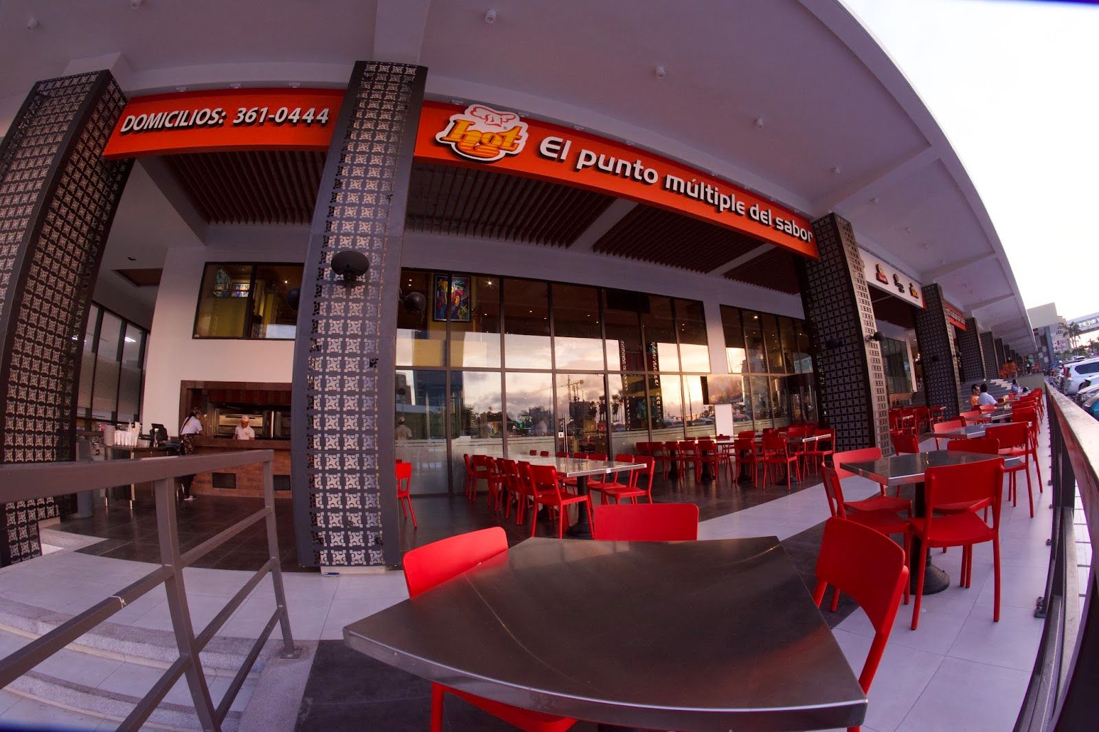 El Punto Múltiple del Sabor - Hot / C.C Plaza del Parque